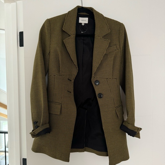 Gestuz snatched waist blazer - Picture 4 of 12